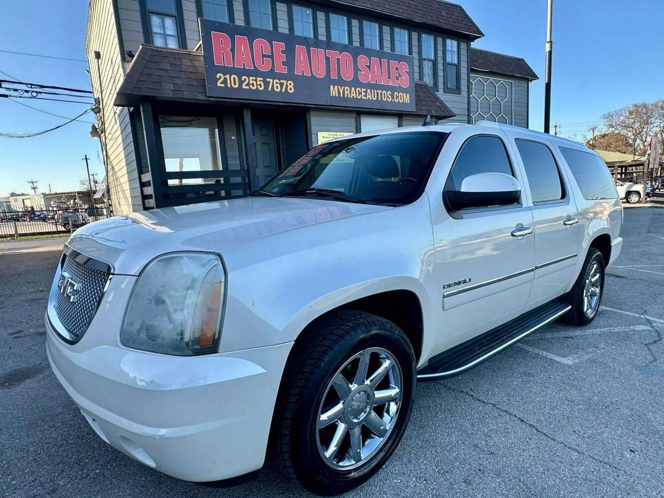 GMC YUKON XL 2011 1GKS2MEF2BR218404 image